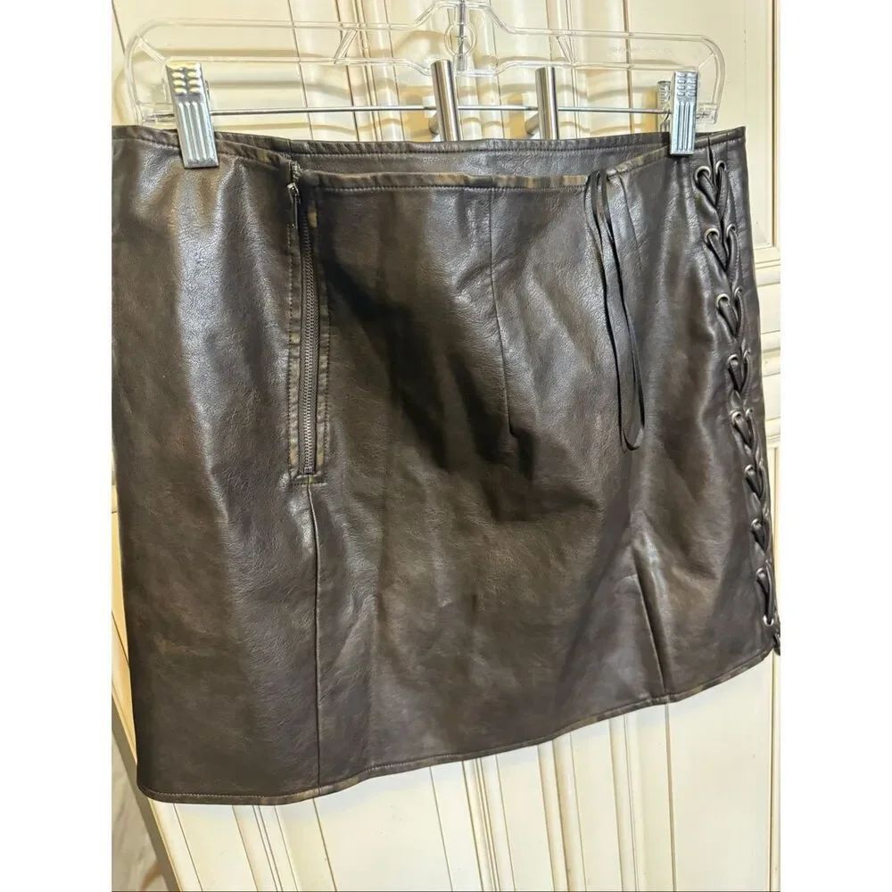 Fashion Nova Women's Faux Leather Side Lace-Up Tie Mini Skirt Black Size XL NWT